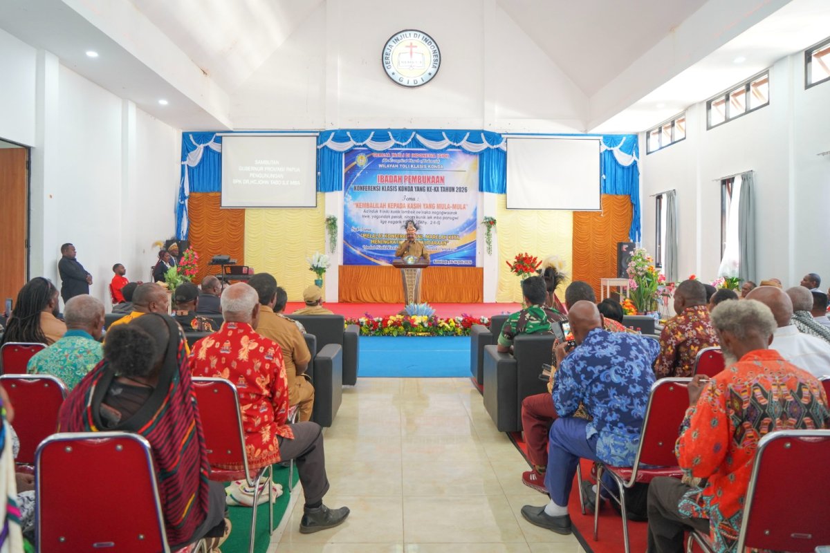 Gubernur John Tabo Ajak Generasi Papua Pegunungan Raih Cita-cita Nasional di Konferensi Klasis Konda Tolikara