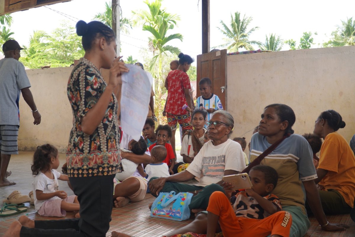 Kilang Kasim Gelar Posyandu Terpadu dan Salurkan Sembako untuk Cegah Stunting di Kampung Kasimle