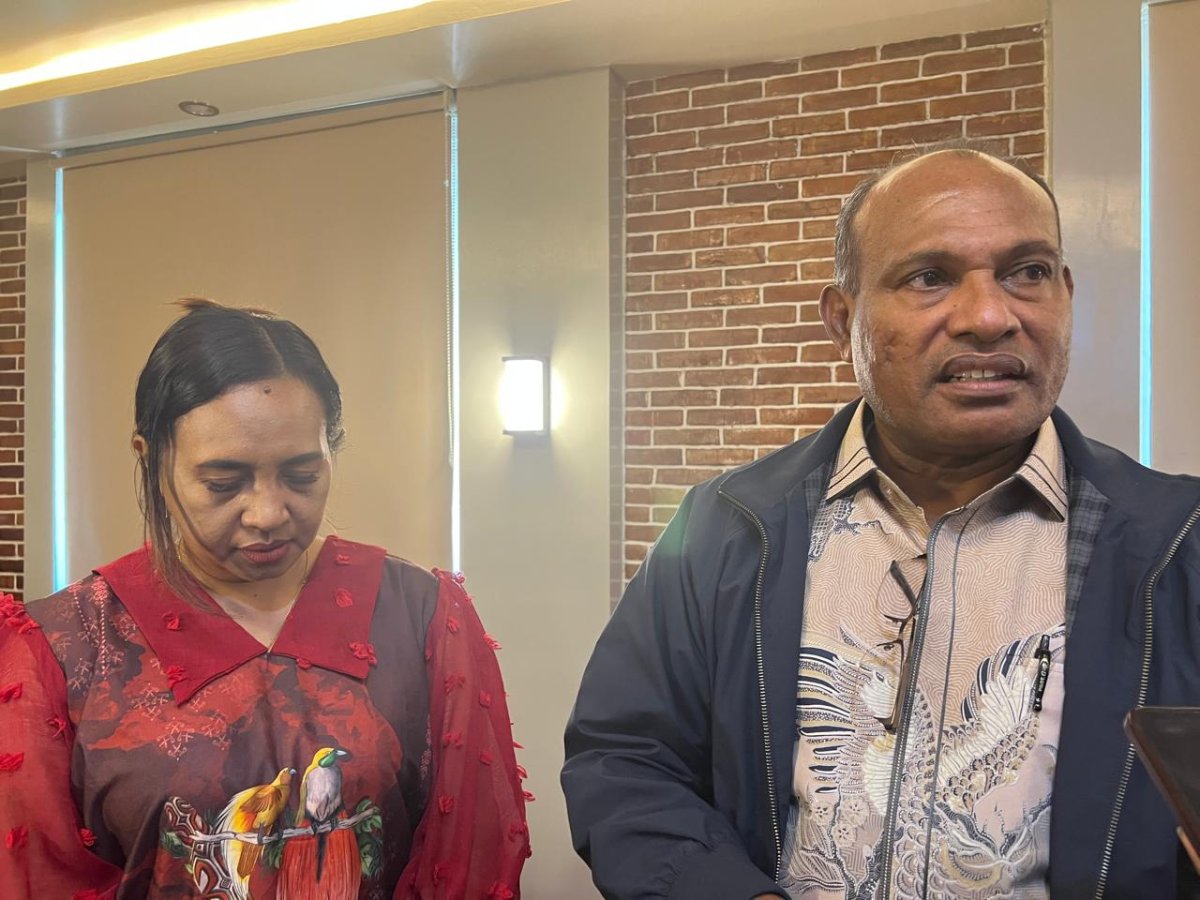 Kepala Kejaksaan Negeri Jayawijaya Ahmad Latupono didampingi Kasi Pidsus Sarah Emelia Bukorsyom