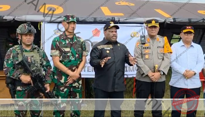 Bupati Didimus Yahuli Bantah Guru dan Nakes di Yahukimo Anggota Intelejen