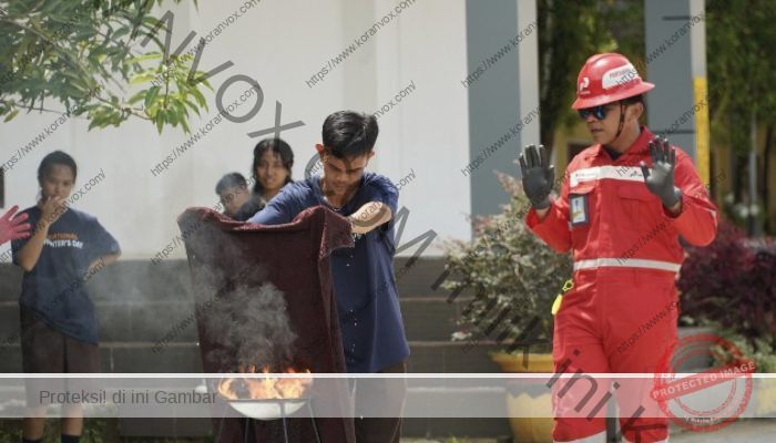 Peringati Hari Pemadam Kebakaran Internasional, Kilang Kasim Edukasi Pelajar di Sorong