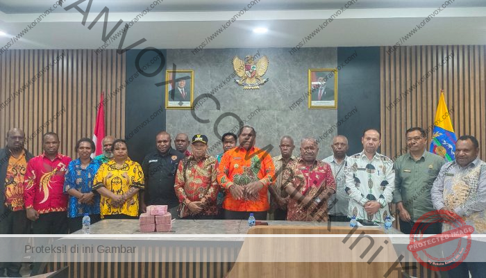 Serahkan Bantuan 500 Juta, Bupati Yalimo: Jayawijaya adalah Honai Kita