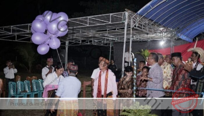 Vikep Ruteng dan Pimpinan Lintas Agama Lepas Balon Pembuka Tiga Momen Berahmat di Kevikepan Reo