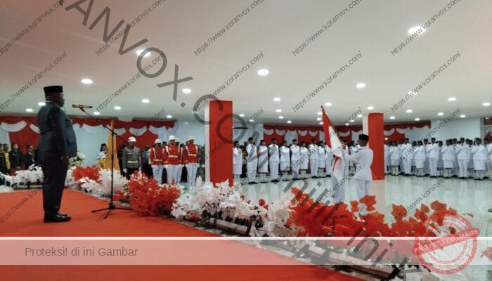 Bupati Jayawijaya  Athenius Murib Kukuhkan 72 Paskibraka