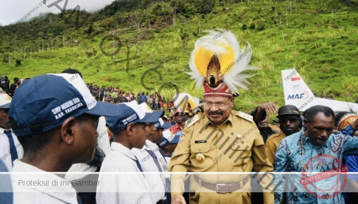 Kunjungan ke Distrik Sela, Yahukimo, Gubernur John Tabo : Anak-anak Wajib Bersekolah