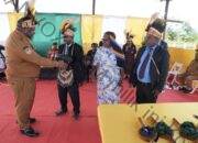 Gubernur John Tabo Salurkan Bantuan Rp 500 Juta untuk Gereja Kemah Injil di Nduga