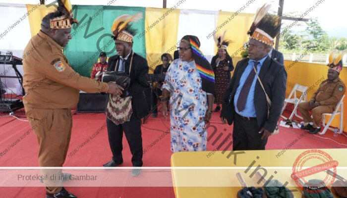 Gubernur John Tabo Salurkan Bantuan Rp 500 Juta untuk Gereja Kemah Injil di Nduga