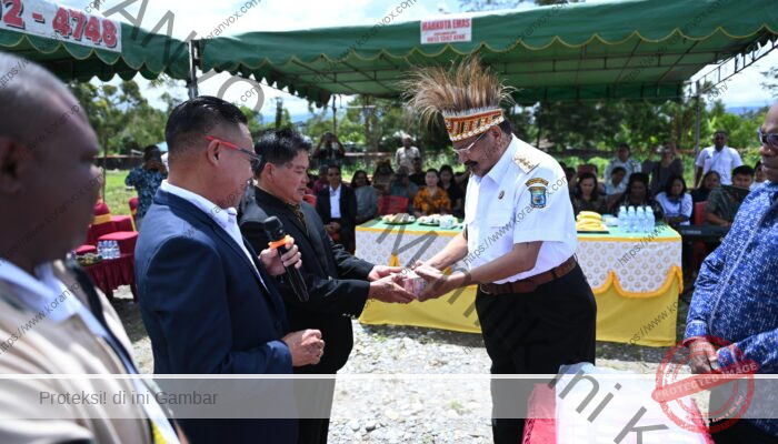 Gubernur John Tabo Kembali Beri Bantuan Gereja, GBI Alfa Wamena Terima Rp1 Miliar