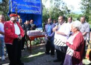 Gubernur John Tabo Salurkan Bantuan Rp 3 Miliar untuk Pembangunan Gereja Kingmi di Wesaput