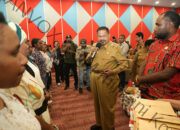 Gubernur Jhon Tabo Salurkan Rp 36,9 Miliar untuk 4.350 UMKM di Papua Pegunungan