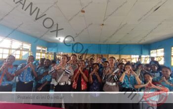 Satlantas Polres Jayawijaya Gelar ‘Police Goes To School’, Edukasi Keselamatan Lalu Lintas bagi Pelajar