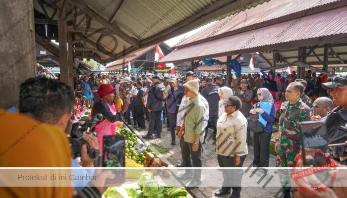 Potret  Wapres Gibran Pantau Aktivitas Ekonomi di Pasar Potikelek  Wamena
