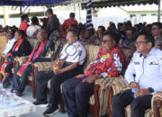 Gubernur John Tabo Sumbang 400 Juta Untuk Pastori GKI Lacharoi di Wamena