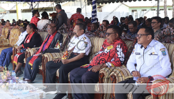 Gubernur John Tabo Sumbang 400 Juta Untuk Pastori GKI Lacharoi di Wamena