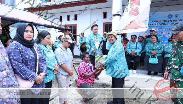 PKK Provinsi Papua Pegunungan Salurkan Bantuan bagi Korban Kebakaran di Karubaga Tolikara